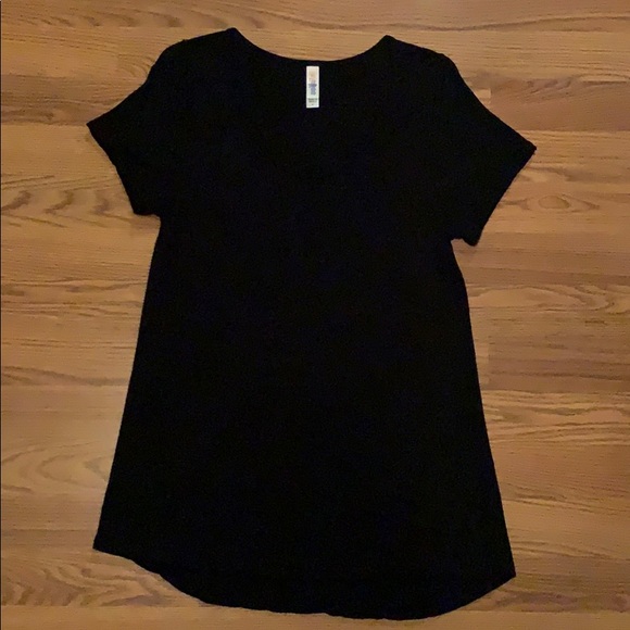 LuLaRoe Tops - Black Classic Tee